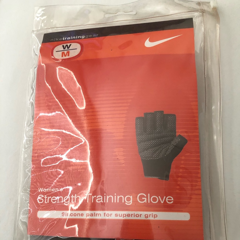 Women’s Nike Strength Training gloves